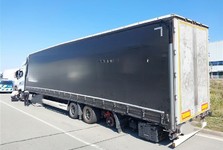 Po dálnici kličkoval kamion bez kola. Mířil do Polska, nakonec skončil v Blučině
