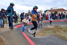 Ivančice mají nové pumptrackové hřiště, které nabízí moderní sportování náctiletým